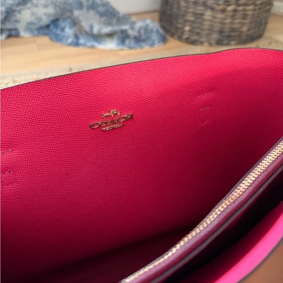 Coach Tan Leather Tote with Pink & Burgundy Interior Middle Zipper Compartment - Picture 4 of 5